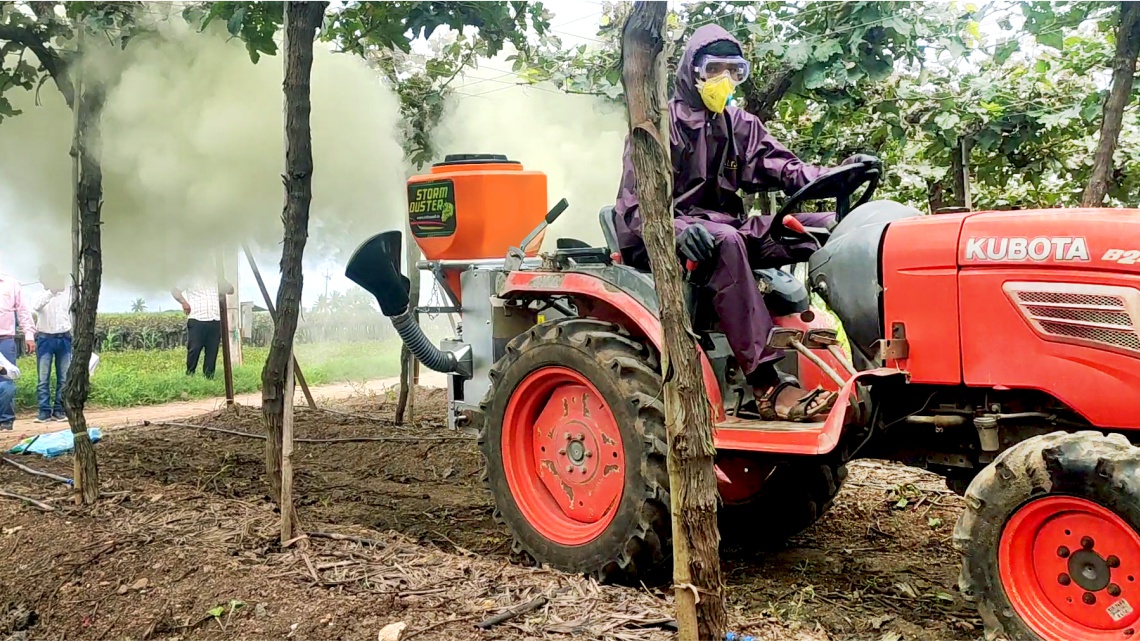 powder duster sprayer