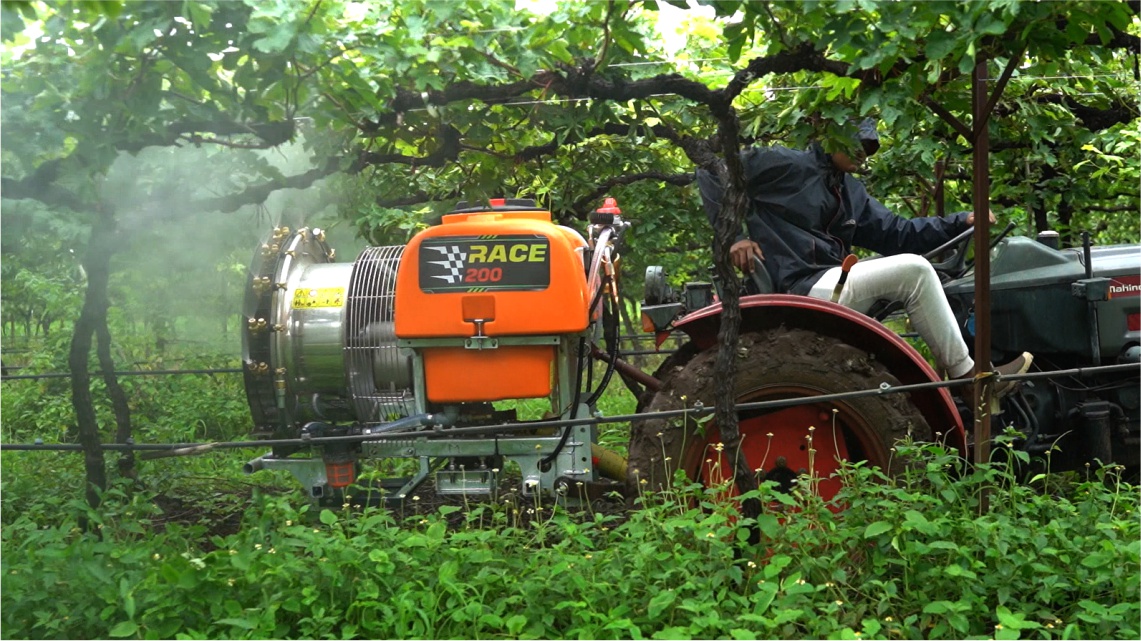 Tractor Sprayer Machine